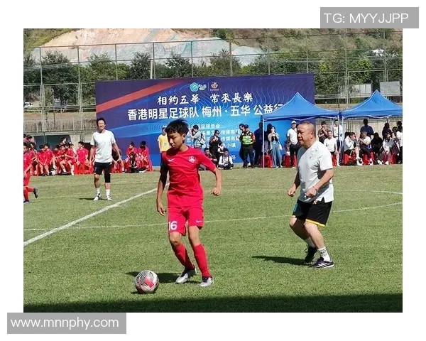 FIFA年度最佳男足教练候选：恩里克、斯洛特、弗里克在列