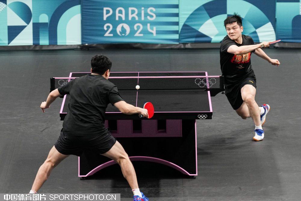 NBA：詹姆斯30+10+8 湖人险胜灰熊